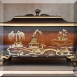 D07. Chinoiserie box.